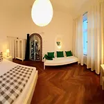 Apartment 3 Large Rooms With 2 Separate Bedbrooms Close To City Centre Near Kudamm And Kadewe