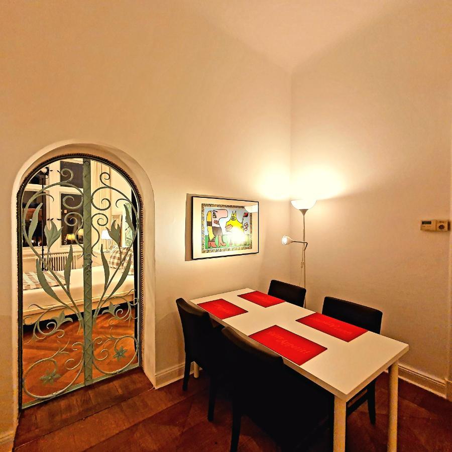 3 Large With 2 Separate Bedbrooms Close To Centre Near Kudamm And Kadewe Apartamento Berlim